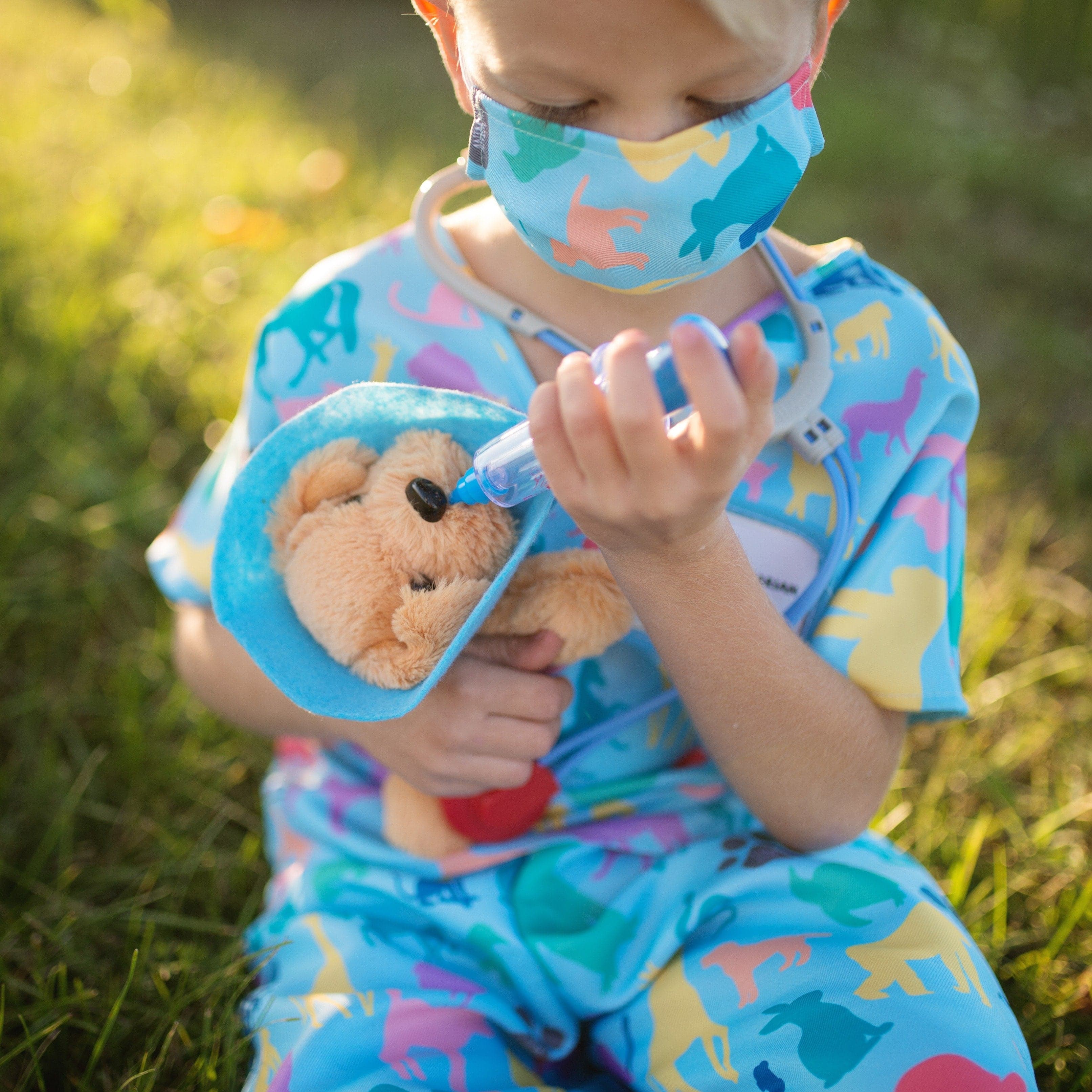 Creative Education-Dress Up Careers Veterinarian Scrubs with Accessories-81685-Legacy Toys