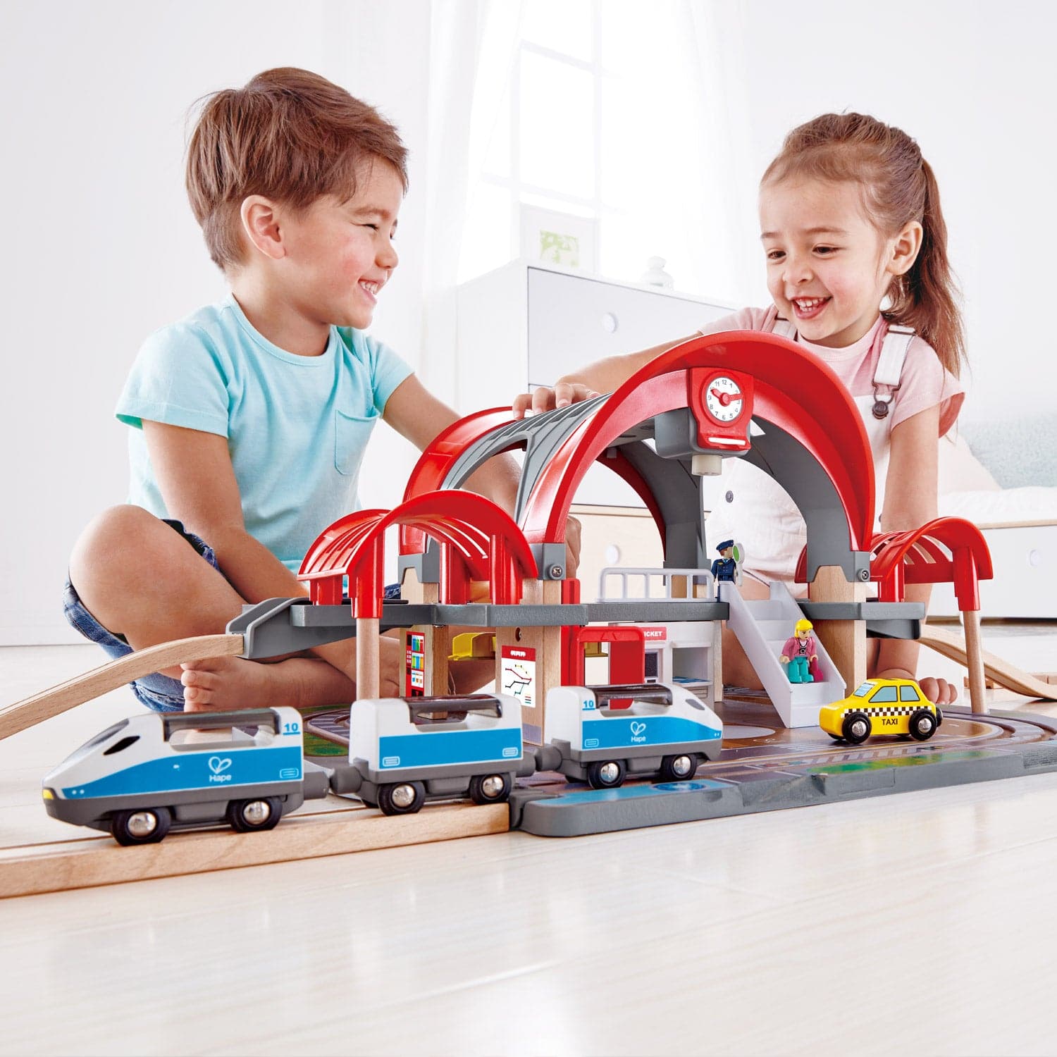 Hape-Grand City Station-E3725-Legacy Toys